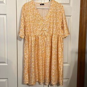 Hekka floral dress with buttons. XXL